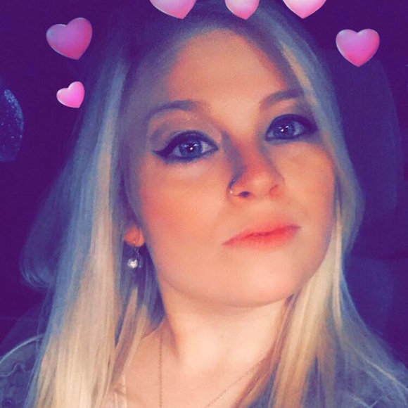 Meet your Posher, Brittney - Picture 1 of 1